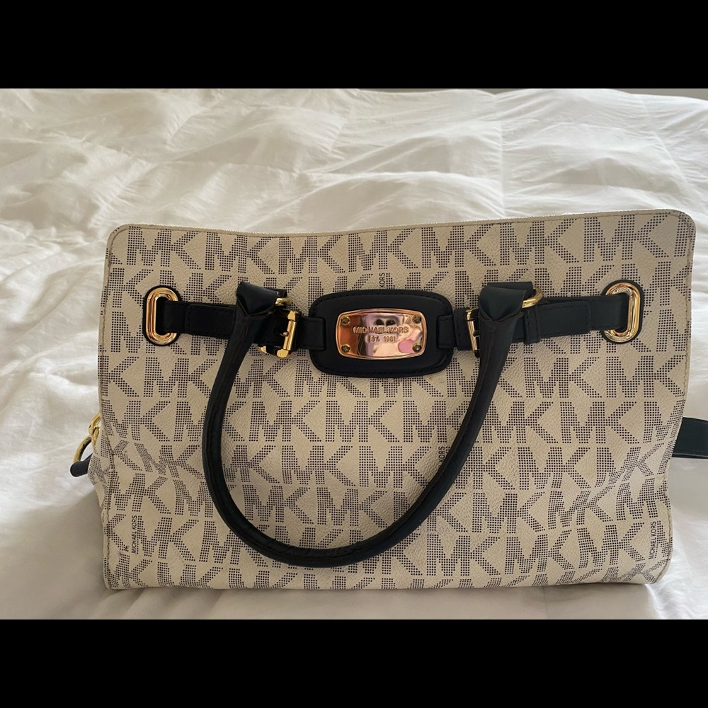 Michael kors satchel purse